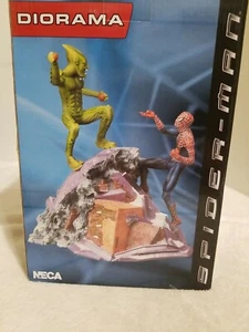 NECA Spider-Man vs Green Goblin Diorama Statue NEW Spiderman - Picture 1 of 6