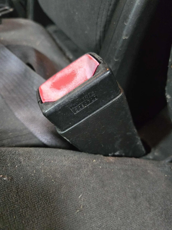 Silverado Sierra 1500 2007-2013 hebilla de cinturón de seguridad del conductor *negro* OEM 19121537 Foto 1 de 1