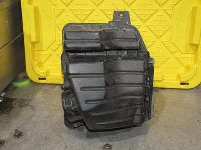 2001-2007 Dodge Caravan 3.3L OEM air filter cleaner box housing 02 03 04 05 06 - Image 1 of 4