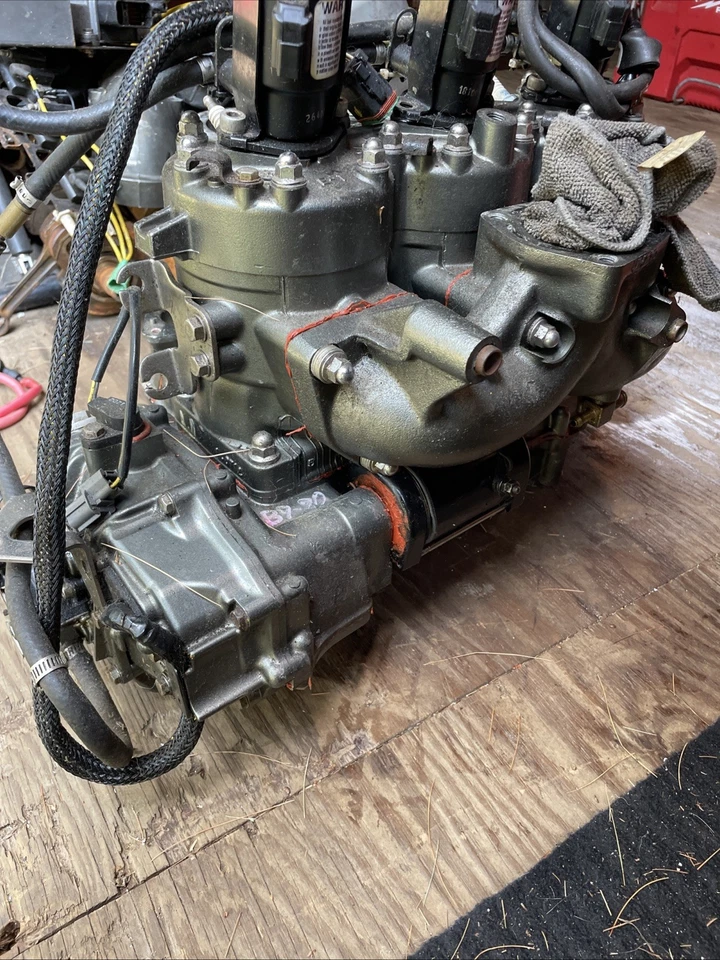 Motor de moto acuática Kawasaki Ultra 130 2001 Foto 1 de 4