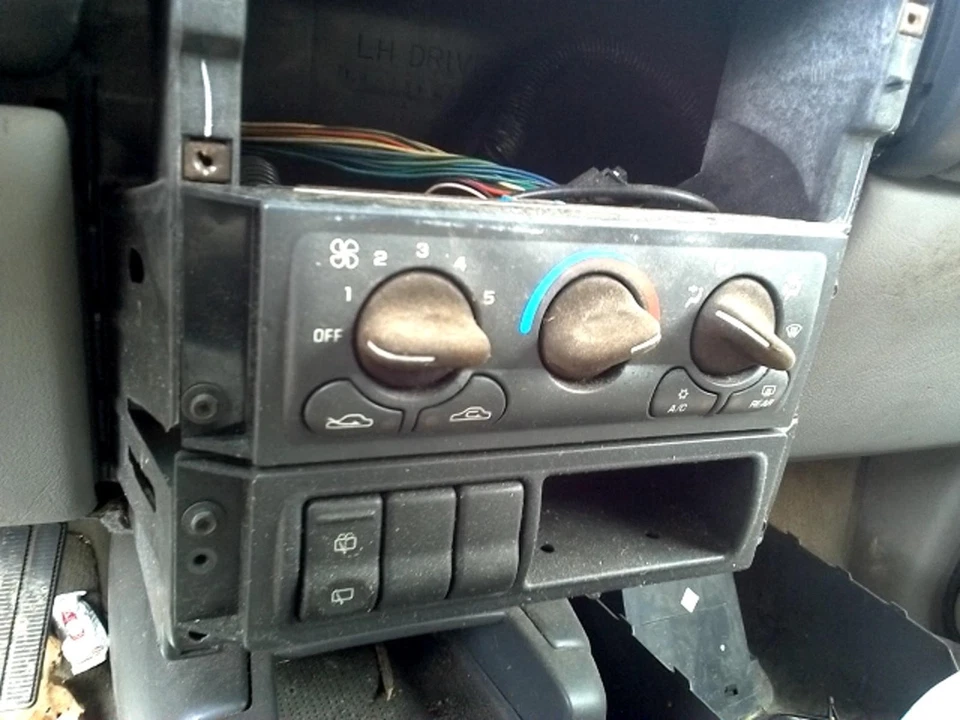 Used Alternator fits: 1999 Chevrolet Venture 105 amp Grade C - Image 1 of 4