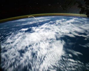 New Photo: Space Shuttle Atlantis Final Re-entry from ISS, 2011 - 6 Sizes! - Picture 1 of 7