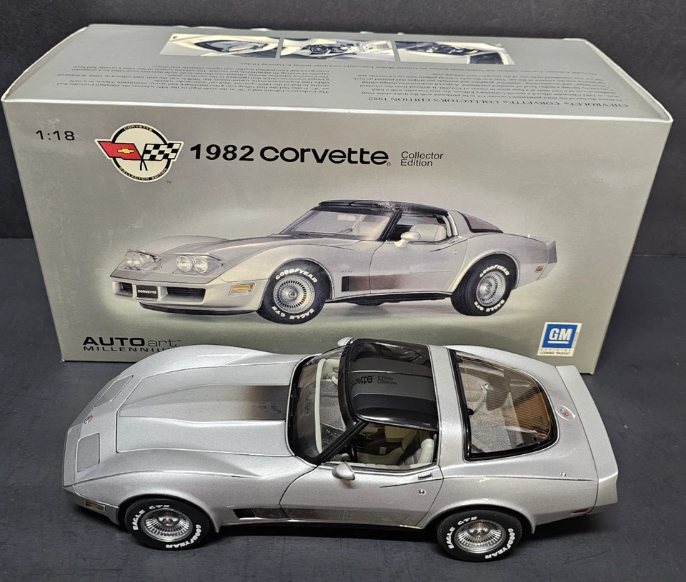 AUTO ART 1982 CHEVROLET CORVETTE 1/18 DIECAST Silver + Black Collector Edition - Image 1 of 4