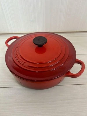 Le Creuset Made in France 22cm Red Cast Iron Pot Cookware Kitchenware - Image 1 of 4
