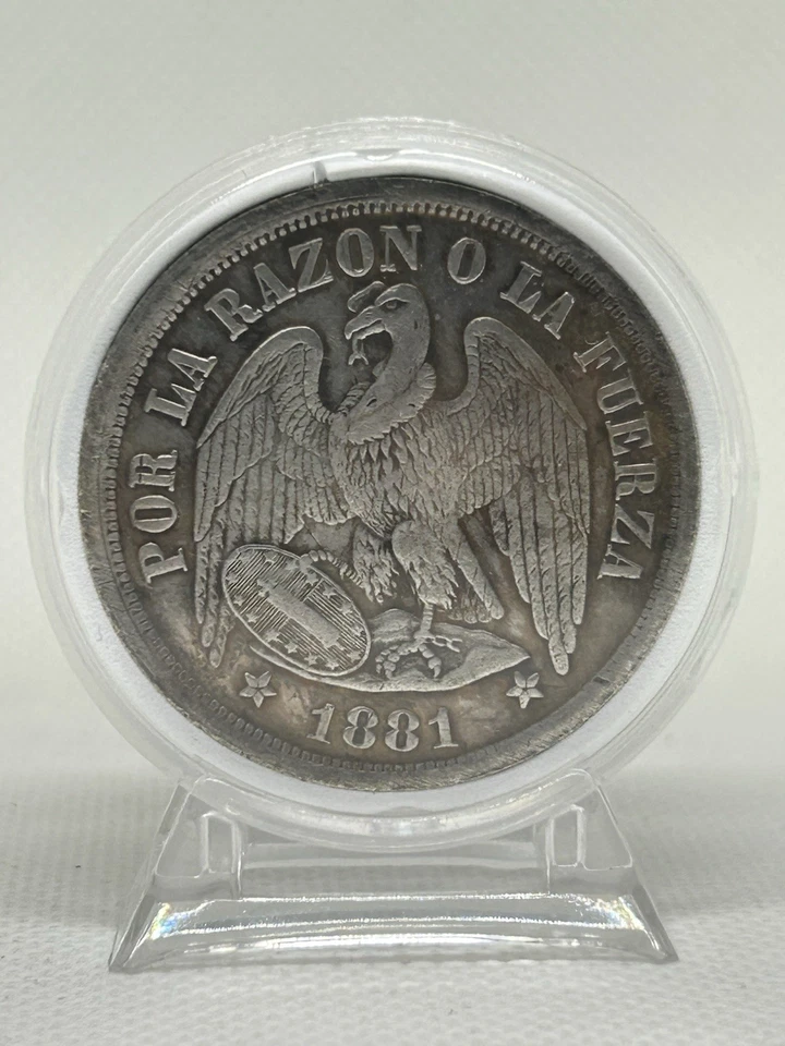 1881 Republic De Chile 🇨🇱 UN PESO Silver Coin In A Display Case 💯✨ - Image 1 of 3