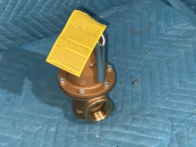 WATTS 26X186 BRONZE ASME PRESSURE SAFETY RELIEF VALVE FNPT 1 1/4" 150 PSI NEW - Image 1 of 4