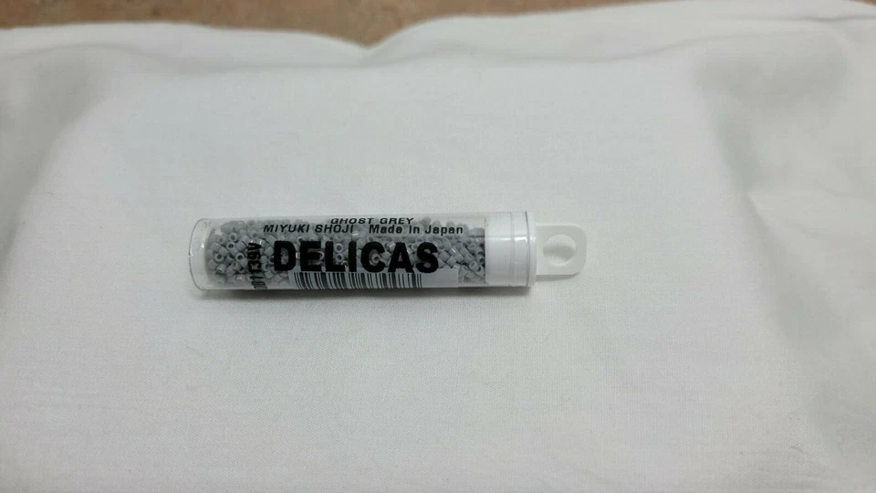 Miyuki Delica 11/0 - Gris Fantasma - 7,5 gramos (DB1139) Foto 1 de 1