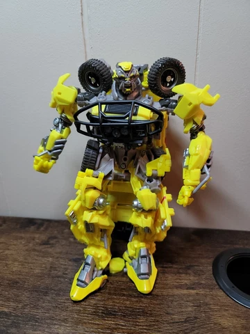 Hasbro Transformers Movie Voyager: Autobot Ratchet Action Figure Bumblebee Cover