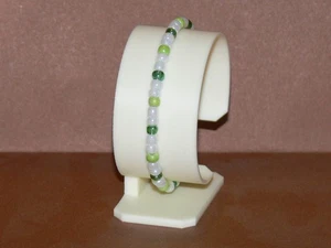 Elastisches Glasperlenarmband - Weiß / Grün - Umfang ca. 14,5 cm - Bild 1 von 3