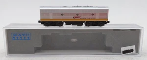 Kato 176-2215-LS N Santa Fe Freight Bonnet Diesel Locomotive with LokSound DCC - Picture 1 of 4