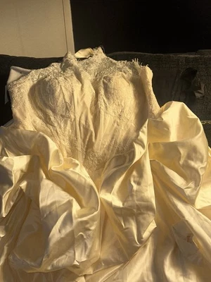 Halter Style W/puffer train Wedding Gown with matching earrings/hair dress - Image 1 of 4