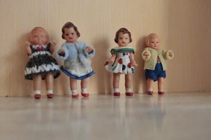 Vier Püppchen Puppen für Puppenhaus Puppenstube Vero DDR 9-10 cm groß Konvolut - Bild 1 von 2