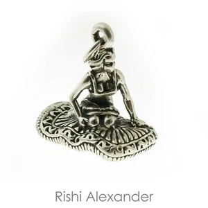 925 Sterling Silver Genie on Flying Carpet Charm Made in USA - Picture 1 of 2