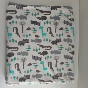 MANTA BEBÉ TERCIOPELO ESTAMPADO NIÑOS & CO GRIS VERDE BLANCO ESTAMPADO SELVA POLAR dormir - Imagen 1 de 4