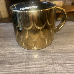 Taza de cerámica Starbucks Coffee Gold Mermaid Scales 2019 14 oz - Imagen 1 de 4