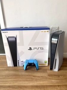 Sony PlayStation 5 PS5 Disc Edition Console Boxed 825GB And Controller - Picture 1 of 9
