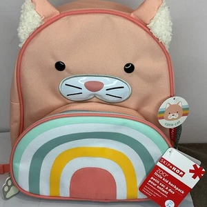 Mochila Skip Hop para niños pequeños. Zoo Rainbow Cat. 12”x9”x4” - Imagen 1 de 8