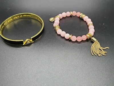 Lote de 2 Brazaletes Liz Claiborne Tonos Dorados con Esmalte Negro y Pulsera Elástica Rosa Foto 1 de 4
