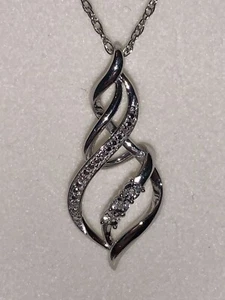 *LAST 1* Kay Jewelers Sterling Silver 3 Diamond Weave/Zig Zag Necklace (18 Inch) - Picture 1 of 4