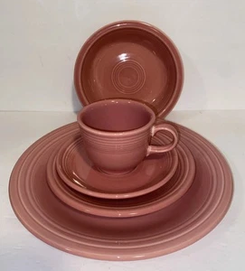 Homer Laughlin Fiestaware 5 piezas ajuste de lugar en color rosa retirado - Imagen 1 de 21