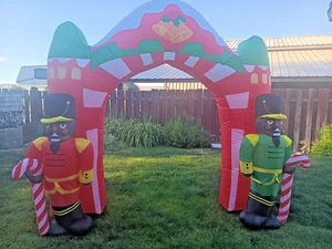 Kitticcino 9FT Schwarz Nussknacker Weihnachten Urlaub Dekor Aufblasbarer Bogen mit LEDs - Bild 1 von 19