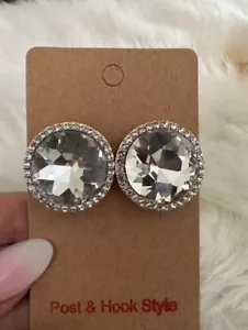Elegant Round Stud Shiny Silver Earrings For Women - Picture 1 of 4