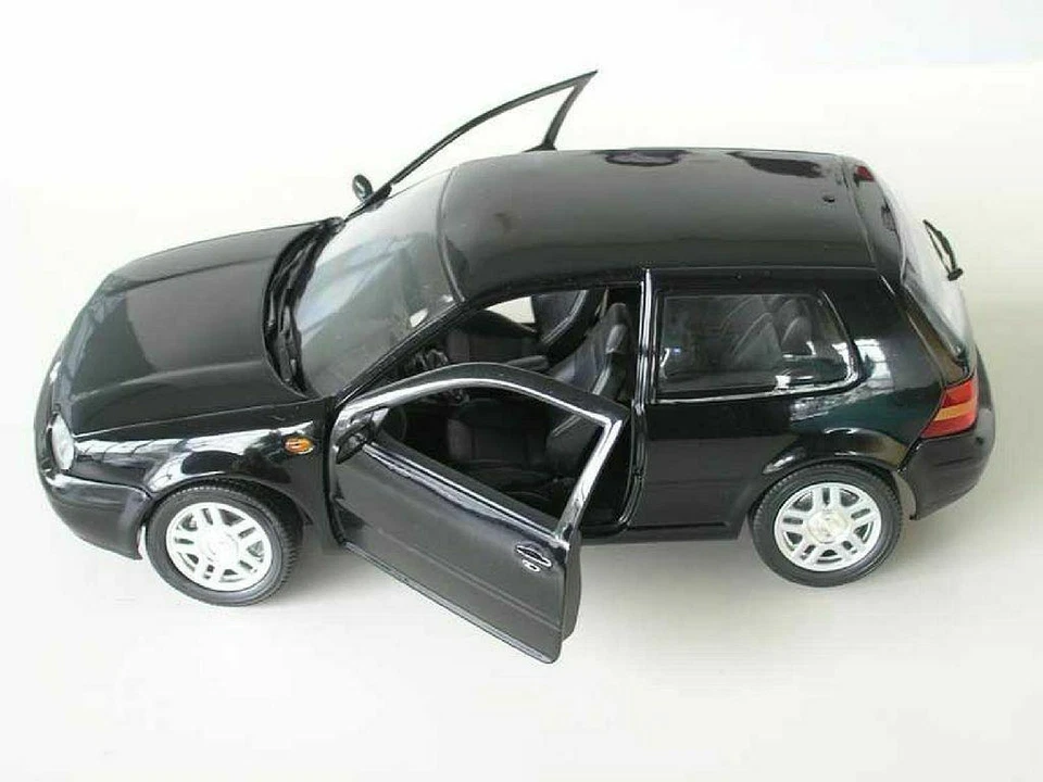 Volkswagen VW Golf 4 GTI Modellino 1:18 Revell Nero 089459091 Nuovo - Immagine 1 di 4