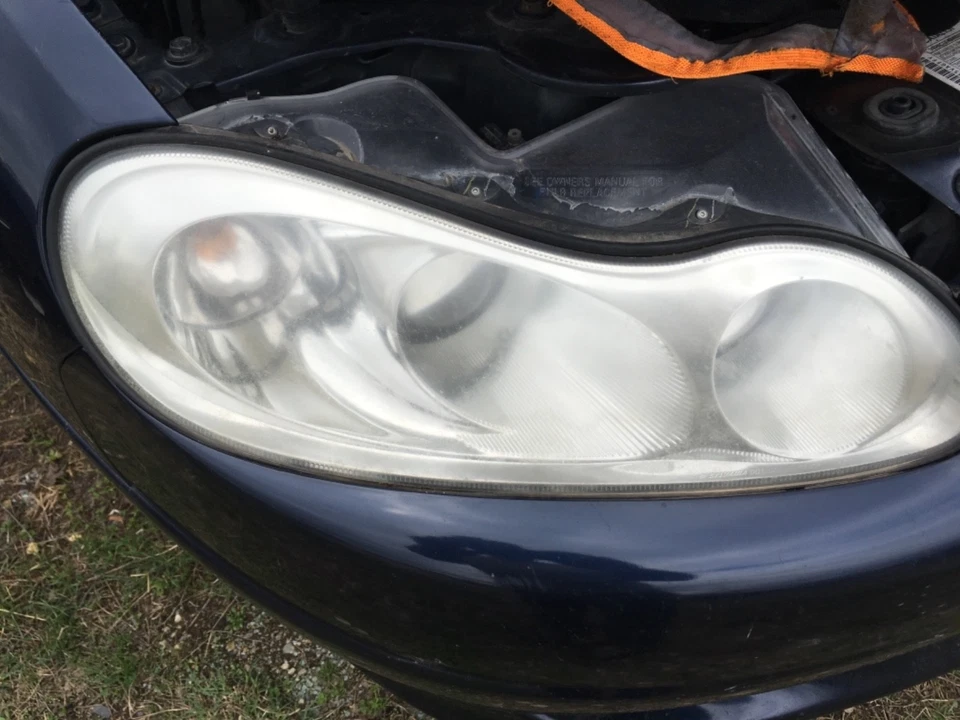 99-04 CHRYSLER LHS & CONCORDE PASSENGER RIGHT SIDE HEADLIGHT ASSEMBLY OEM - Image 1 of 1