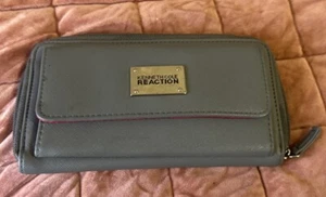 Kenneth Cole Reaction Gray Womans Wallet - Picture 1 of 6