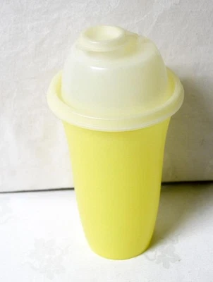 Vintage Tupperware Quick Shake Gravy, milk shakes container #844-12 blender - Image 1 of 2