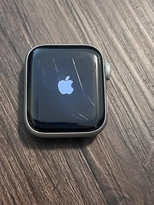 Apple Watch SE (2022) 40mm LTE - Zdjęcie 1 z 5