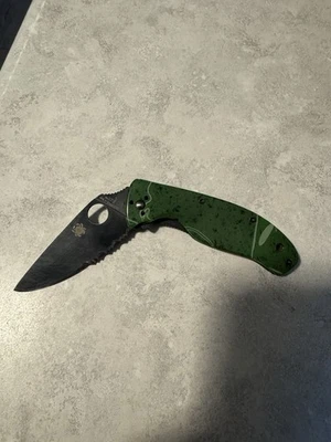 Spyderco Tenacious Linerlock Folding Knife 3.38" 8Cr13MoV! Unique Handle! - Image 1 of 4