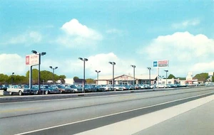 LINCOLN MERCURY AUTO DEALER, MEDFORD, NY, VINTAGE POSTCARD (A240) - Picture 1 of 2
