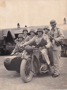 Kreta 1941 WWII Airborne Fallschirmjäger Soldaten mit Motorrad - Hoffmann L1006 - Bild 1 von 5