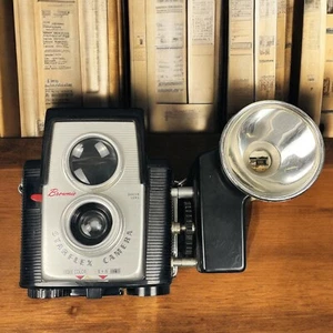 Eastman Kodak Brownie Starflex Film Camera Flash 12 AG-1B Bulbs VTG Tags USA - Picture 1 of 9