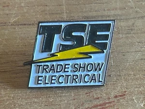 TSE Electrical Trade Show Solapa Pin Sombrero Pin Pequeño Embrague Trasero Electricista Anuncio - Imagen 1 de 24