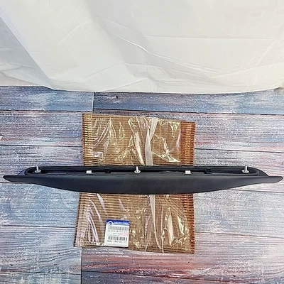 Luz de matrícula trasera Mopar 5MA21RXFAC 2014-2026 Ram ProMaster 1500 2500 3500 Foto 1 de 4