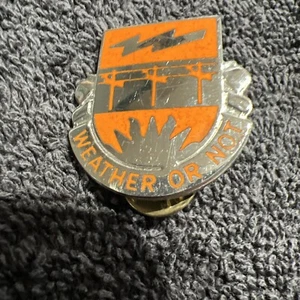 US Military Lapel Pin ~ 26th Signal Batallion Unit Crest. Lot 74 - Picture 1 of 6