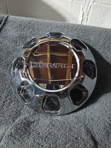 Gmc Denali 2500 3500 HD 8 Lug Center Cap Hub C/N 22910733 - Picture 1 of 8