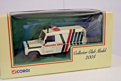 Corgi Classics 1:43s  CC07713 Land Rover Defender - Collector Club Model 2004 - Image 1 of 4