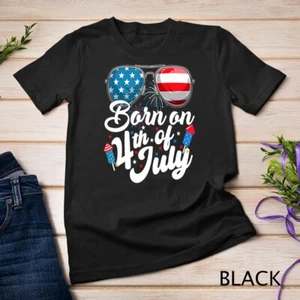Born On 4th Of July Cumpleaños Gafas de Sol Fuegos Artificiales Patriótica Camiseta Unisex - Imagen 1 de 15