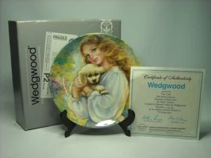 Plato Wedgwood EL REGALO #3 Pelo Rubio Niña Cachorro Retratos del Primer Amor + Caja - Imagen 1 de 4