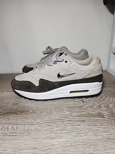 NIKE AIR MAX ONE JEWEL LIGHT DARK GREY SUEDE AA0512 002 US WOMENS SIZE 7 - Picture 1 of 6