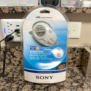 NUOVO!! Sony SRF-M85W S2 Walkman sportivo braccialetto radio meteo/FM/AM 2008 - Foto 1 di 14