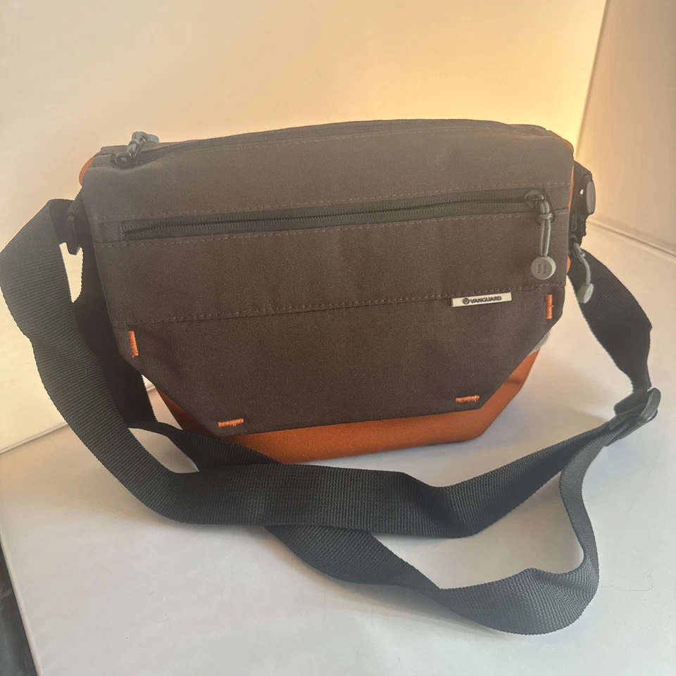 Vanguard USA Sydney II 18 Estuche para Cámara Soporte 14" W x 9" H Marrón Óxido y Negro Foto 1 de 4