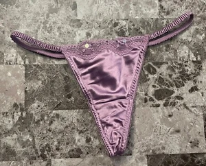 NWOT VICTORIA'S SECRET S 100% SILK SMOOTH PURPLE LACE VINTAGE RARE THONG PANTIES - Picture 1 of 6