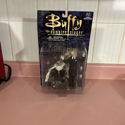 NUEVA FIGURA DE ACCIÓN CABALLEROS BUFFY THE VAMPIRE SLAYER 2001, parte posterior de la caja dañada Foto 1 de 4