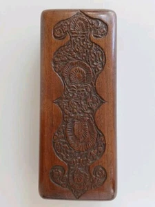 VINTAGE INDIAN CHIP CARVED HARD WOOD STAMP BOX - MID 20TH CENTURY - FLORAL MOTIF - Picture 1 of 11
