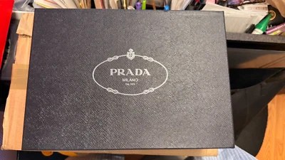 Caja Prada Foto 1 de 4