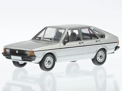 VW Passat B1 5-porte 1977 argento modello di auto 251 Premium ClassiXXs 1:87 - Immagine 1 di 4
